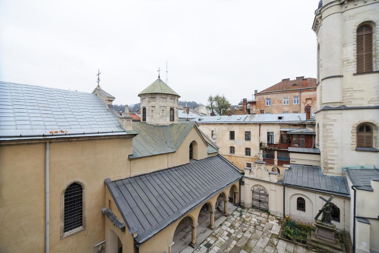Просторі Апартаменти В Центрі Львова Exterior photo